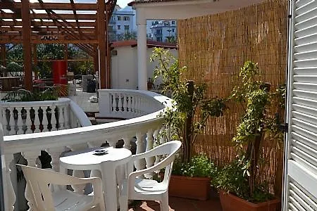 Apartment Sleeps 3 Air Con