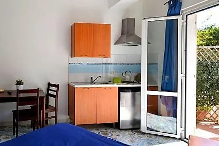 Sleeps 3 Air Con