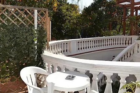 Sleeps 3 Air Con