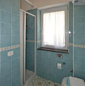 Sleeps 3 Air Con Apartment
