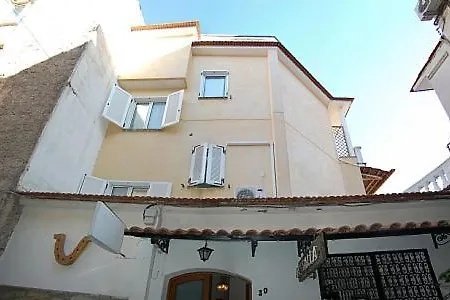 Sleeps 3 Air Con Apartment *