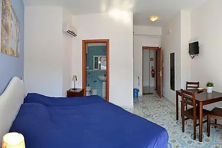 Apartment Sleeps 3 Air Con *
